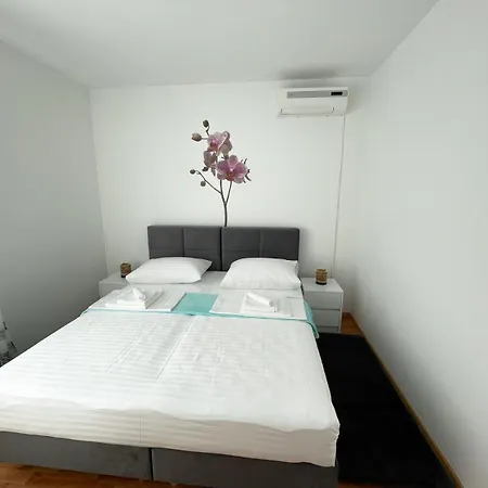 Apartmani Tatjana Novalja Exterior photo
