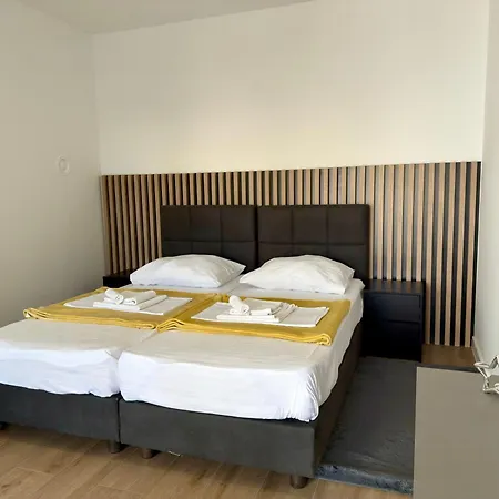 Apartmani Tatjana Novalja Exterior photo