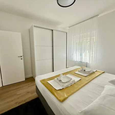 Apartmani Tatjana Novalja Exterior photo